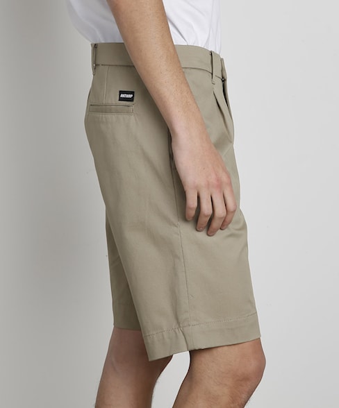 SCOTTIE-D190 | Classic Pleated Chino Shorts